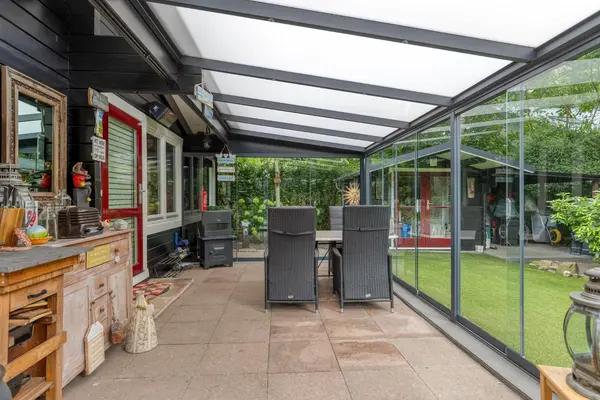 De Stille Wille 264, OOST WEST EN MIDDELBEERS