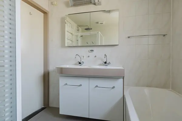 Bachlaan 12, TILBURG