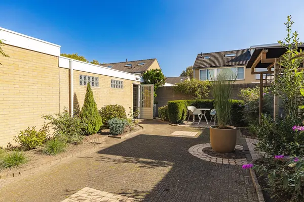 Bachlaan 12, TILBURG