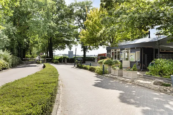 De Stille Wille 49, OOST WEST EN MIDDELBEERS