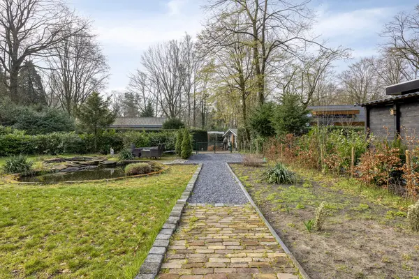 De Stille Wille 202, OOST WEST EN MIDDELBEERS
