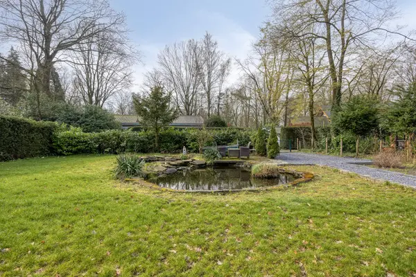 De Stille Wille 202, OOST WEST EN MIDDELBEERS