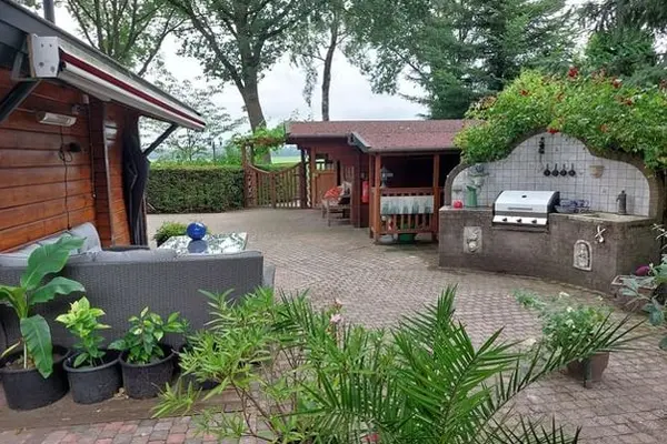 De Stille Wille 323, OOST WEST EN MIDDELBEERS