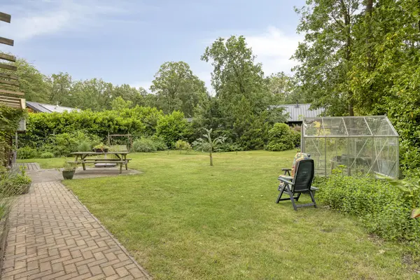 De Stille Wille 209, OOST WEST EN MIDDELBEERS