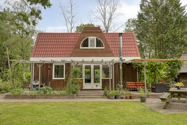 De Stille Wille 209, OOST WEST EN MIDDELBEERS