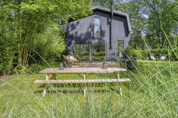 De Stille Wille 29, OOST WEST EN MIDDELBEERS