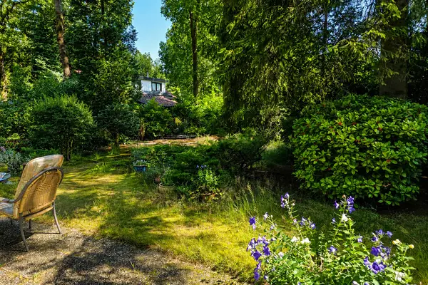 De Stille Wille 132, OOST WEST EN MIDDELBEERS