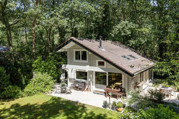 De Stille Wille 55, OOST WEST EN MIDDELBEERS