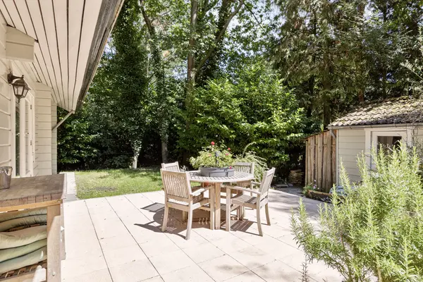 De Stille Wille 55, OOST WEST EN MIDDELBEERS