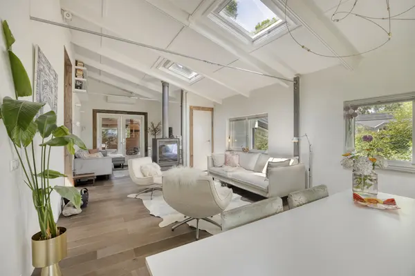 De Stille Wille 319, OOST WEST EN MIDDELBEERS