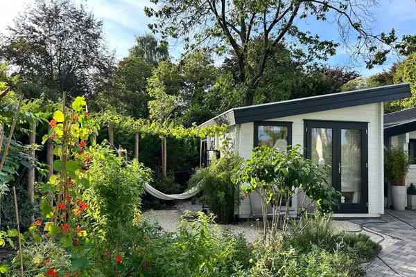 De Stille Wille 319, OOST WEST EN MIDDELBEERS