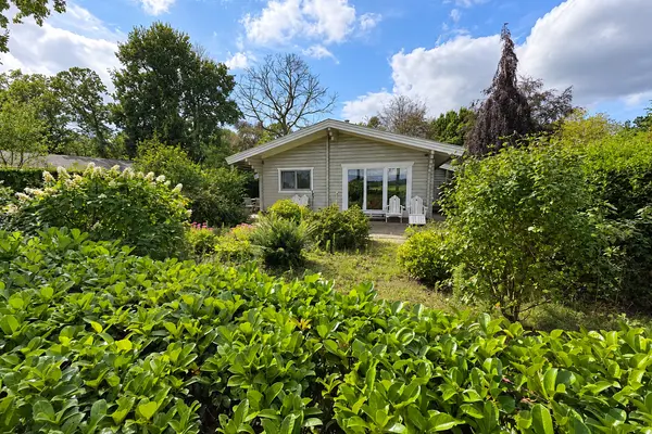 De Stille Wille 324, OOST WEST EN MIDDELBEERS