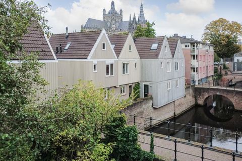 Zusters van Orthenpoort 16