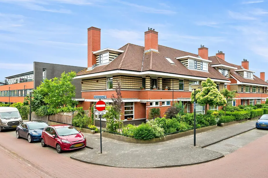 Voorstondenstraat 1 in 'S-GRAVENHAGE