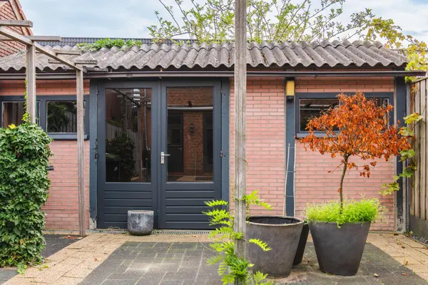 Burgemeester de Bruïnelaan 114, ZWIJNDRECHT