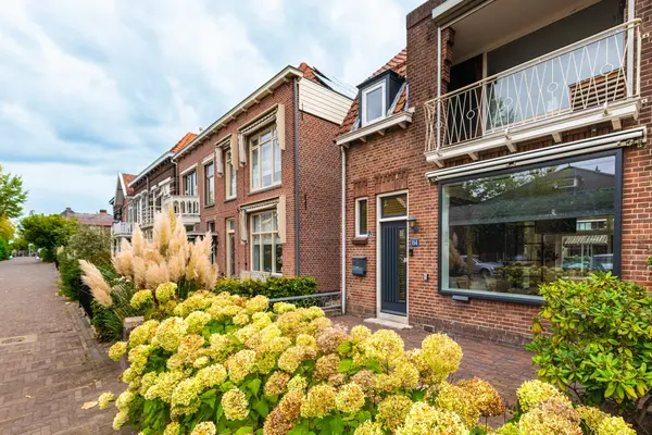 Burgemeester de Bruïnelaan 114, ZWIJNDRECHT