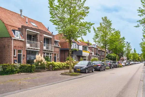 Burgemeester de Bruïnelaan 114, ZWIJNDRECHT
