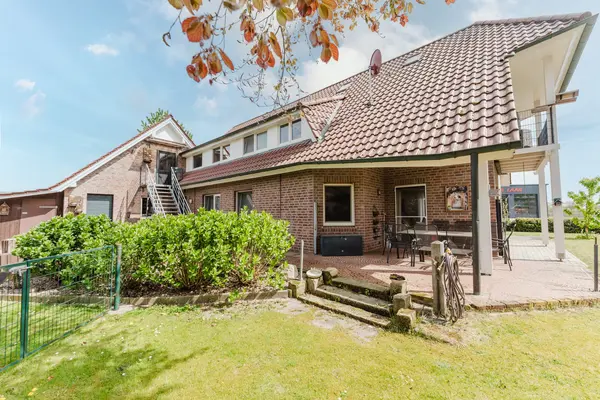 Hauptstraße 14, Laar