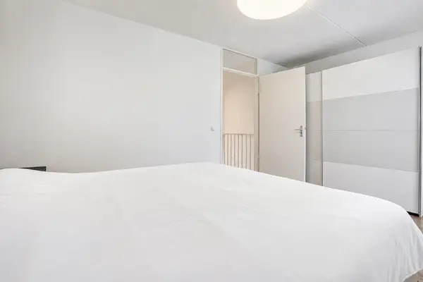 Bratislavahof 18, Den Haag