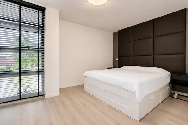 Bratislavahof 18, Den Haag