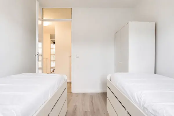 Bratislavahof 18, Den Haag
