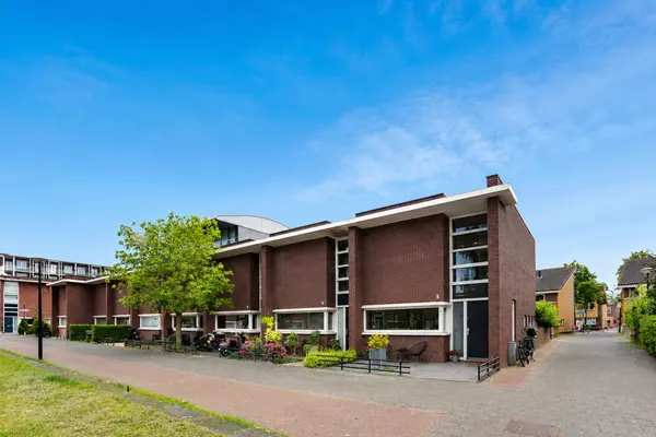 Bratislavahof 18, Den Haag