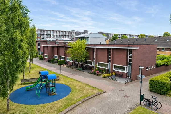 Bratislavahof 18, Den Haag