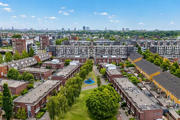Bratislavahof 18, Den Haag