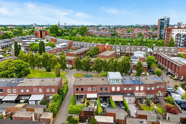 Bratislavahof 18, Den Haag