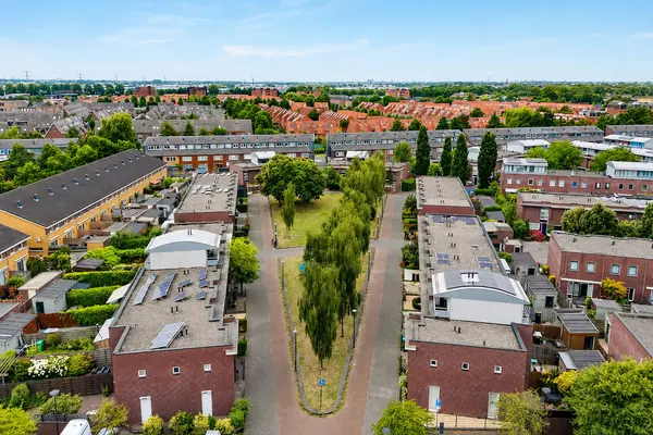Bratislavahof 18, Den Haag