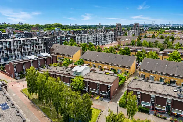 Bratislavahof 18, Den Haag