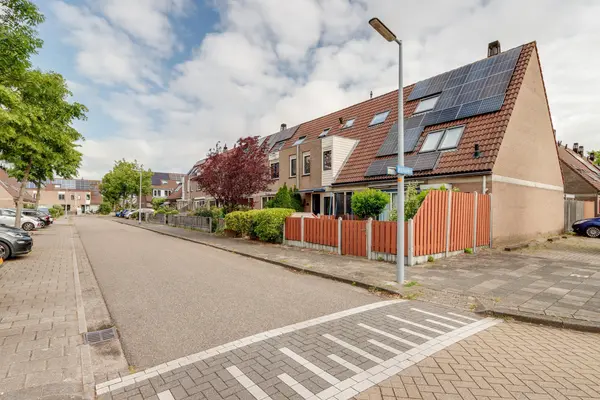 Albergerbos 120, HOOFDDORP