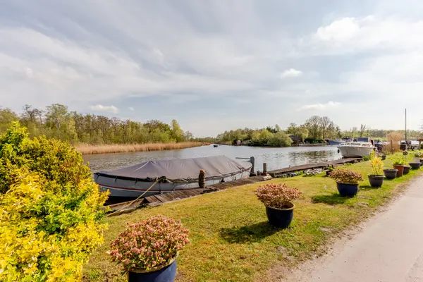 Schipholdijk 261, OUDE MEER