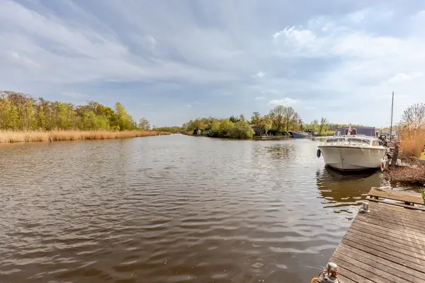 Schipholdijk 261, OUDE MEER