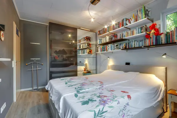 Lindholm 241, HOOFDDORP
