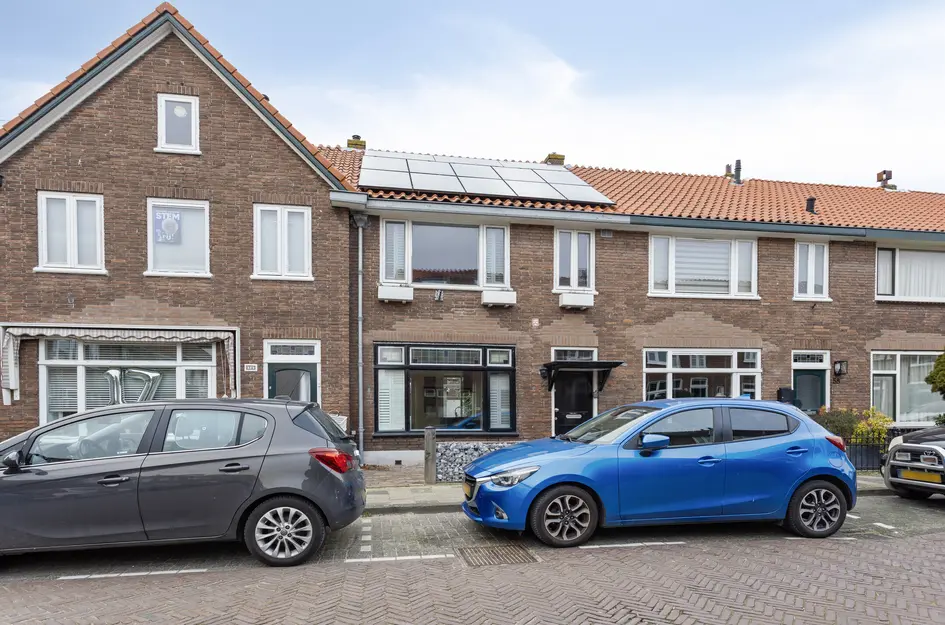 Deken Waarestraat 56 in Beverwijk