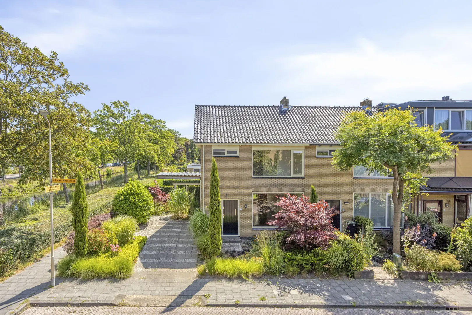 J.J. van Nesstraat 1 in Castricum