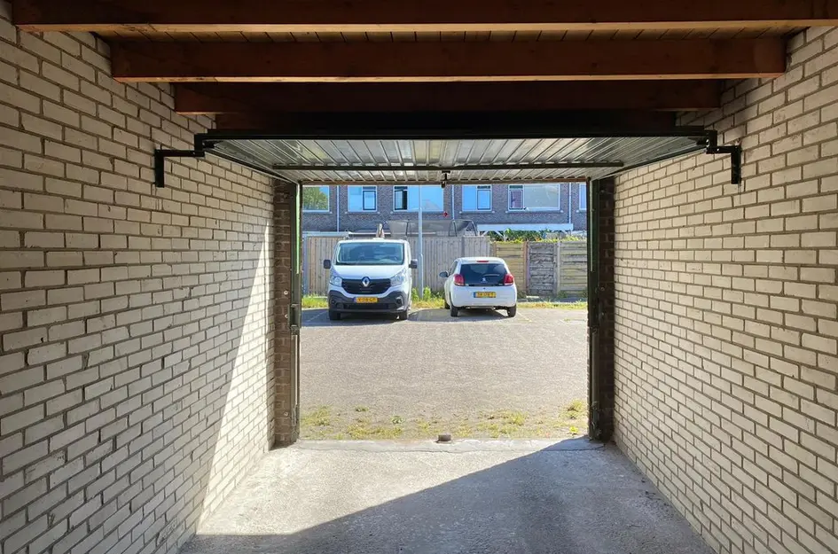 Prof ten Doesschatestraat 17F in Heemskerk