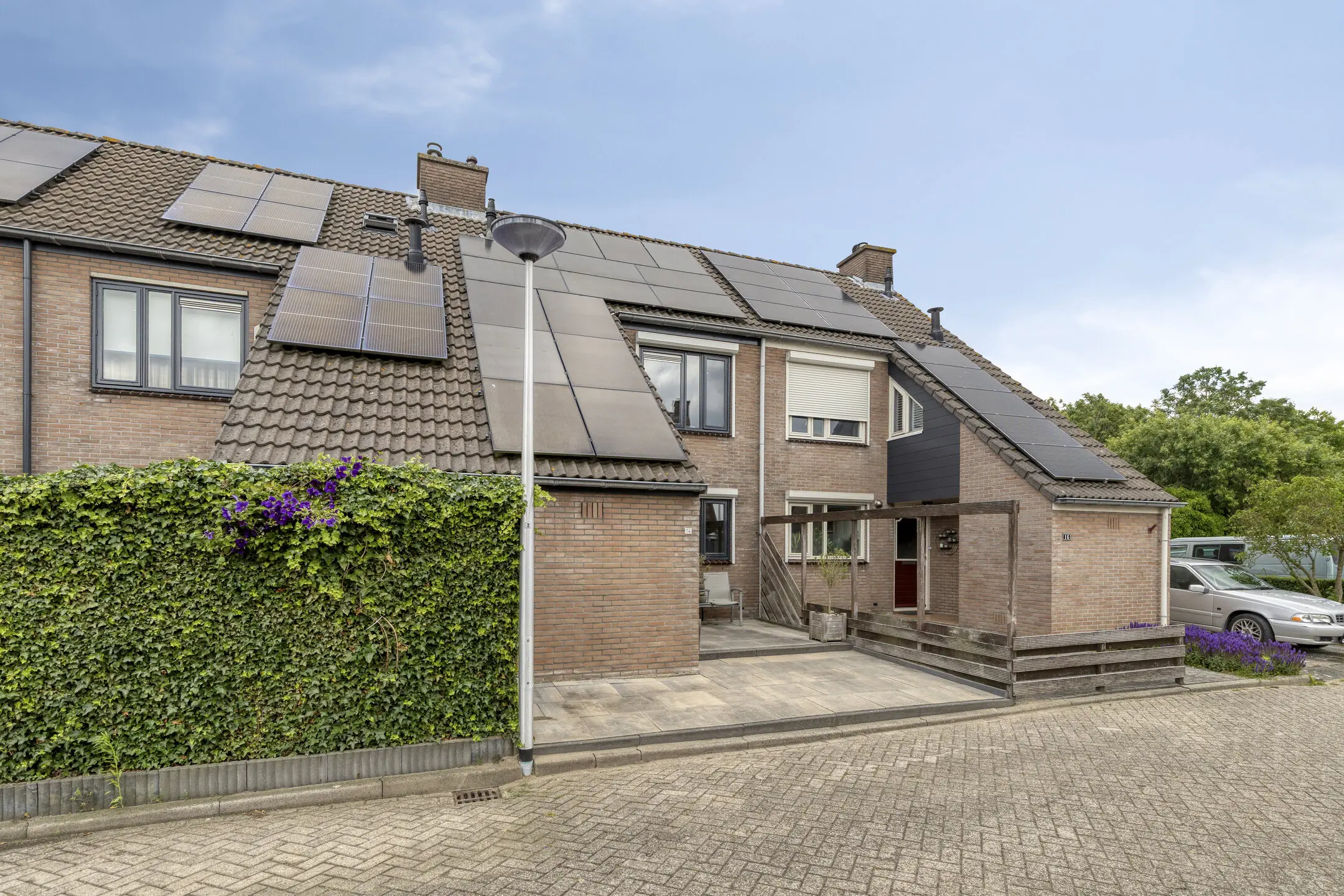 Aan de IJsbaan 14 in Zuidland