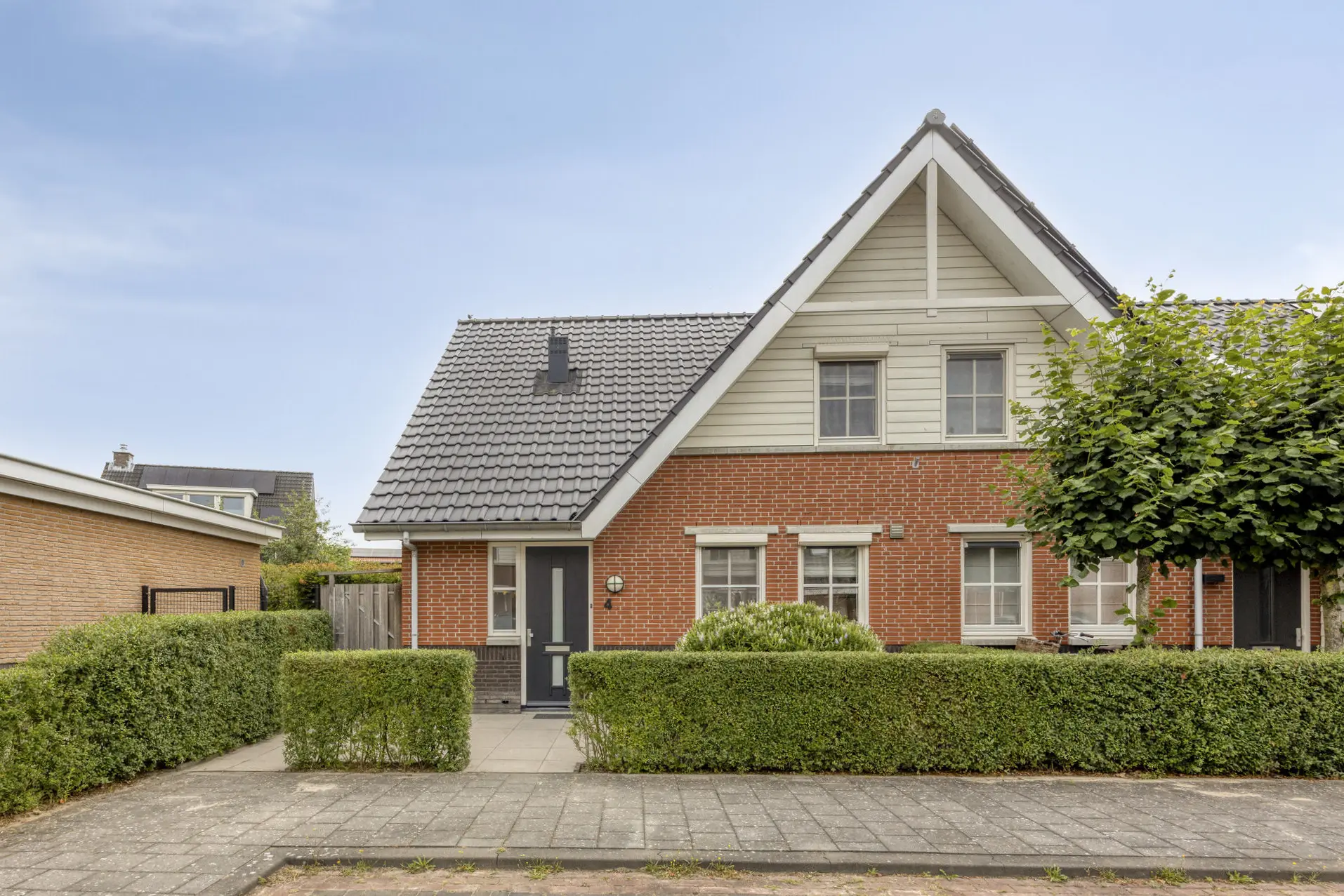 Arend Braatlaan 4 in Hekelingen