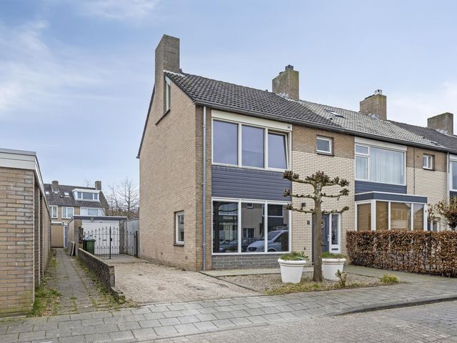 Foto van Adriaan Poortersstraat 1