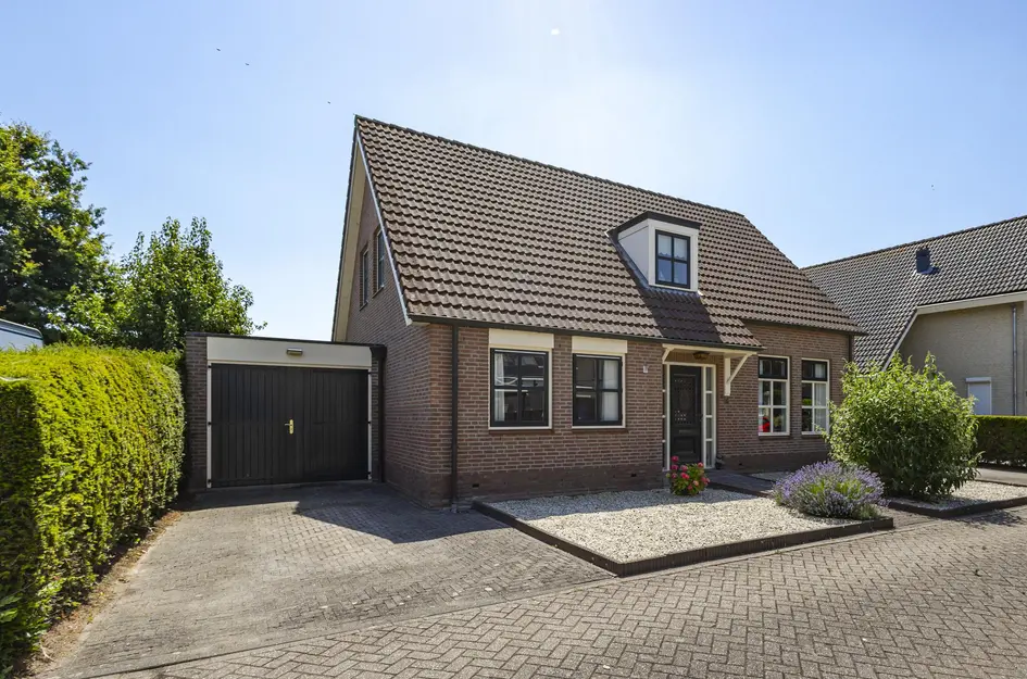 Koperwiek 16
