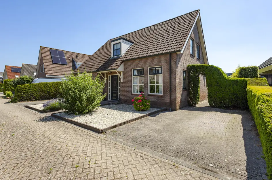 Koperwiek 16