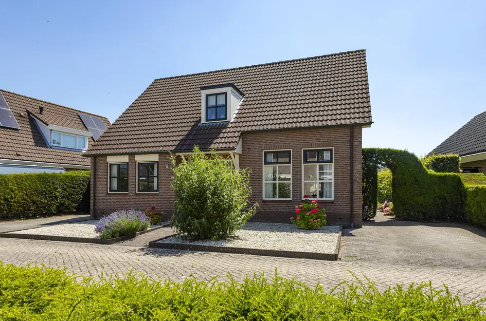 Koperwiek 16