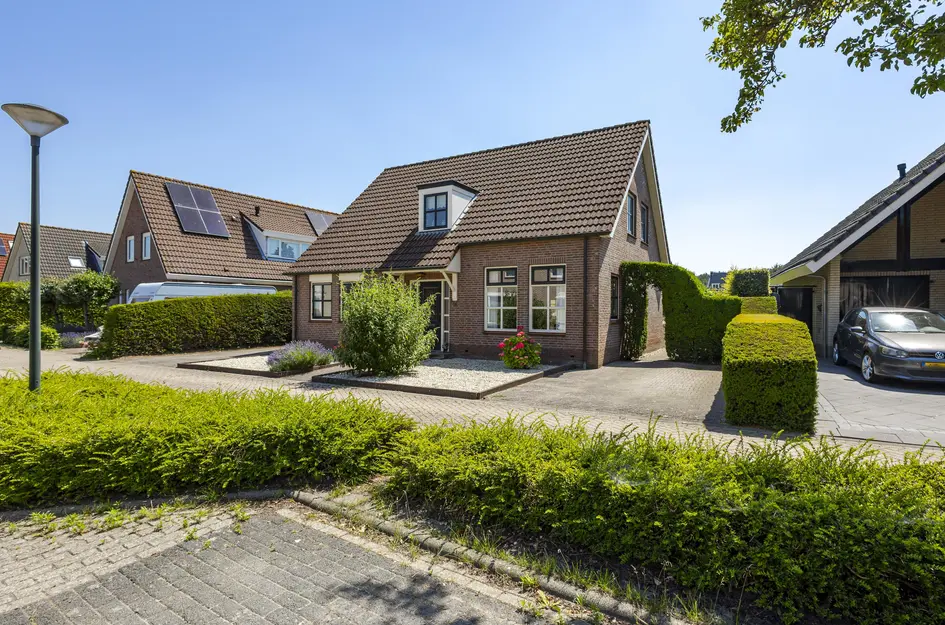 Koperwiek 16