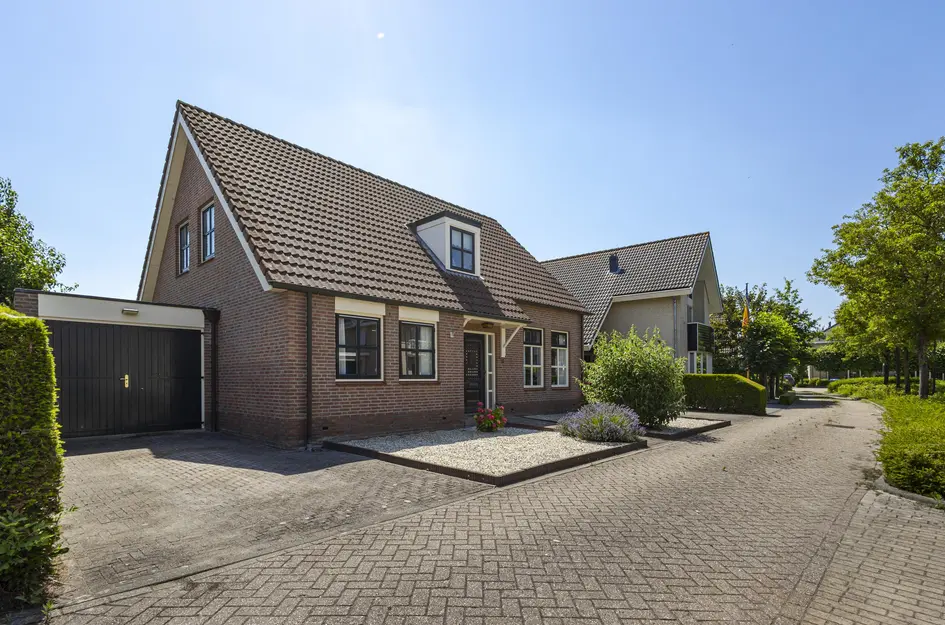 Koperwiek 16