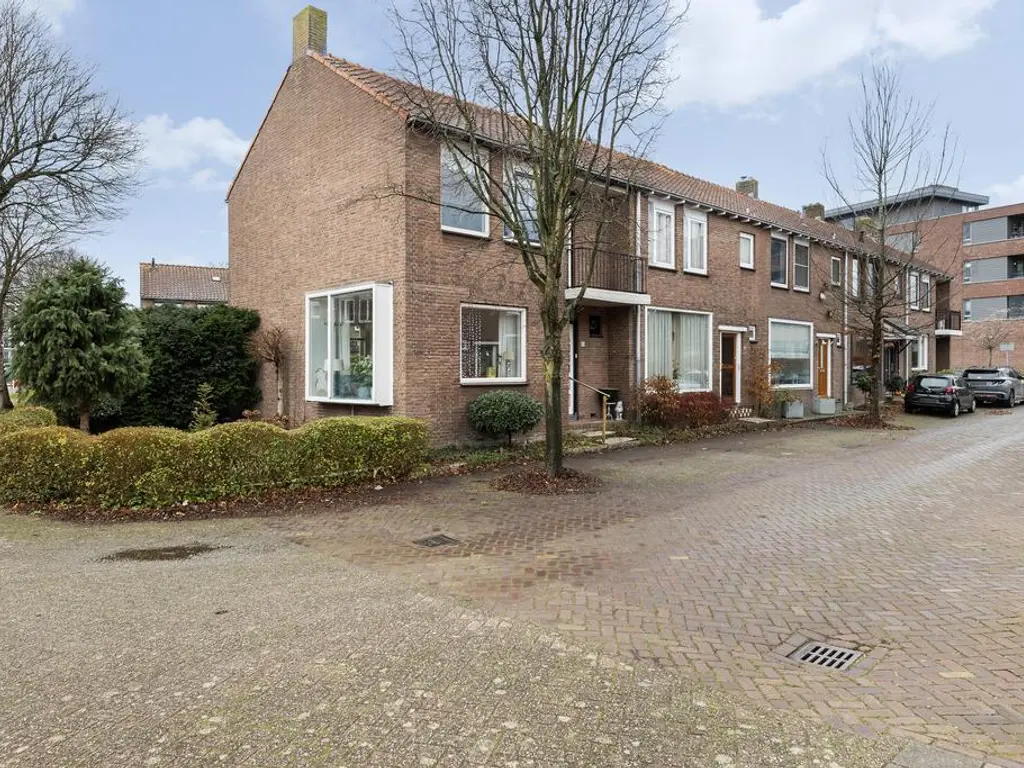 Stoop van Zwijndrechtstraat 16, ZWIJNDRECHT