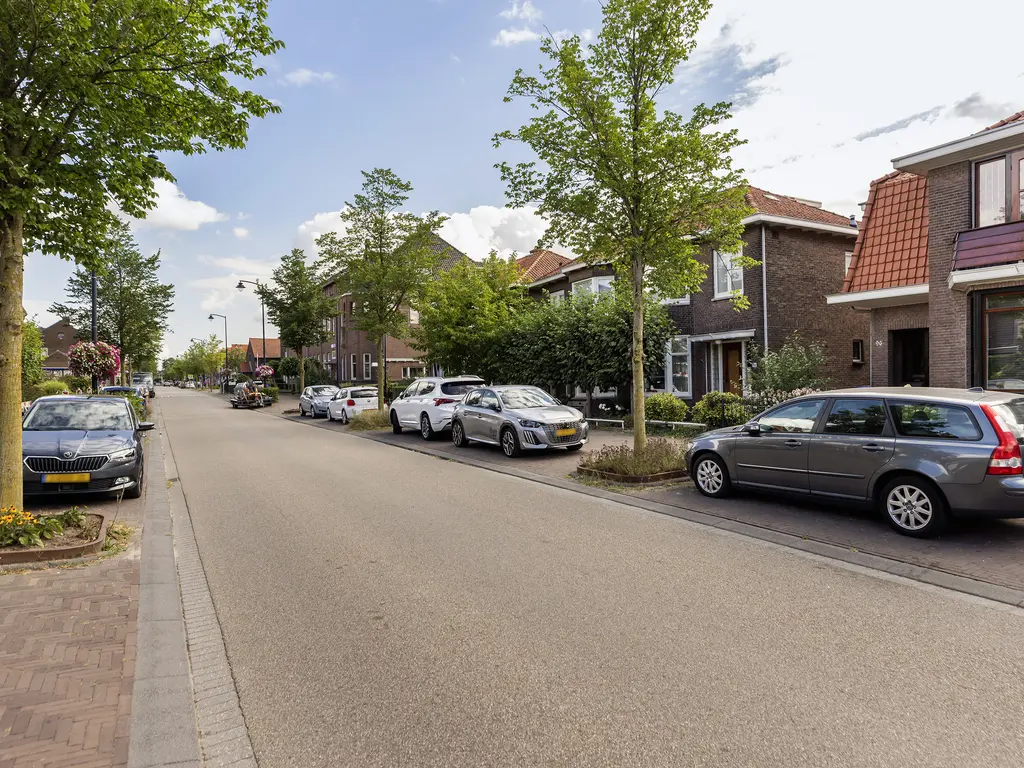 Burgemeester de Bruïnelaan 94, ZWIJNDRECHT