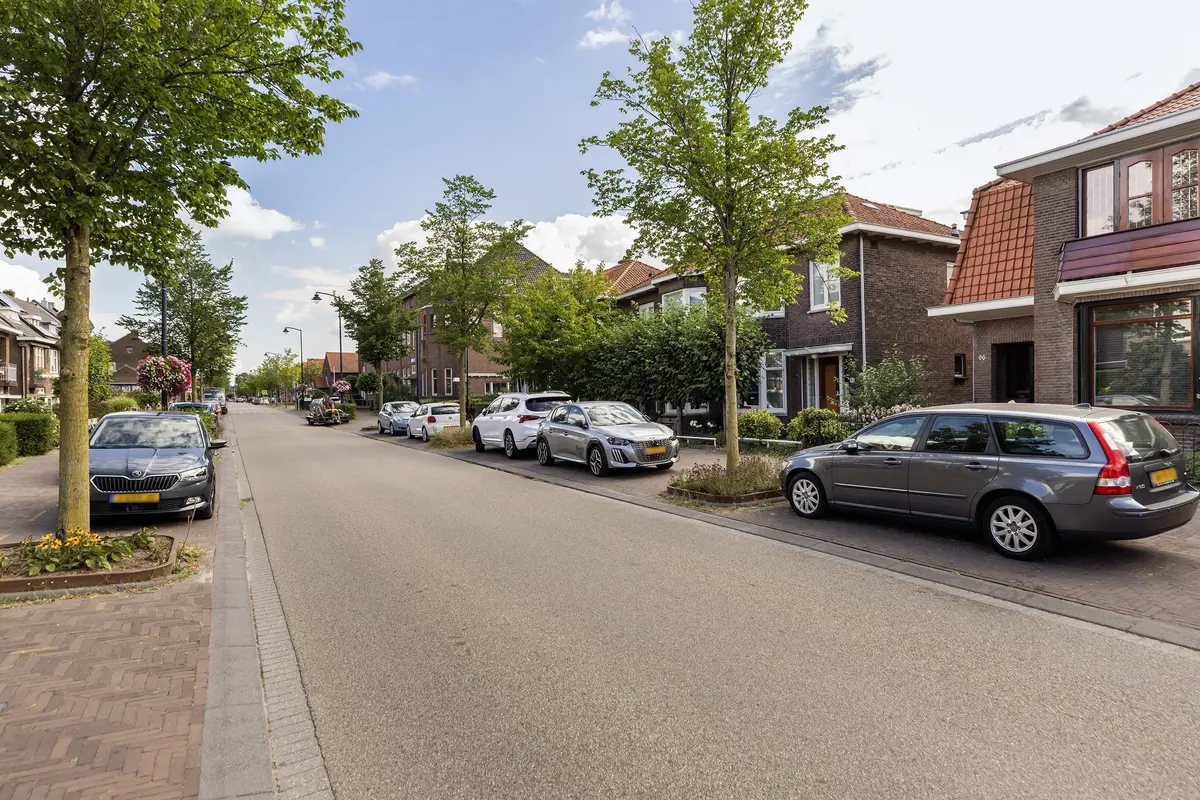 Burgemeester de Bruïnelaan 94, ZWIJNDRECHT