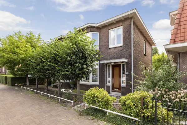 Burgemeester de Bruïnelaan 94, ZWIJNDRECHT